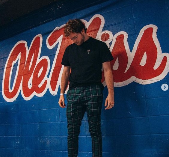 Read more about the article Zach Siegz – This Isn’t Love