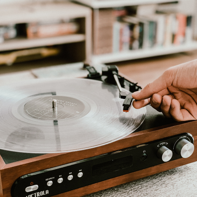 Read more about the article What Makes Curated Playlists Better Than Algorithmic Playlists?