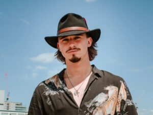 Chris Andreucci – Strangers in a Bar