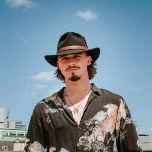 Read more about the article Chris Andreucci – Strangers in a Bar